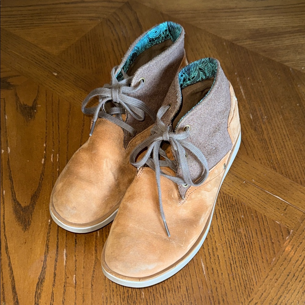 Cushe Tan and Gray Lace-Up Ankle Boots